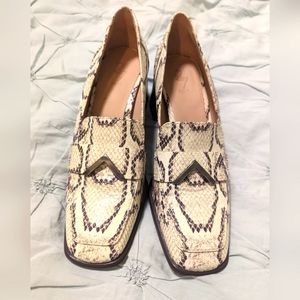 New never worn 27 Edit by Naturalizer snakeskin loafers sz 10